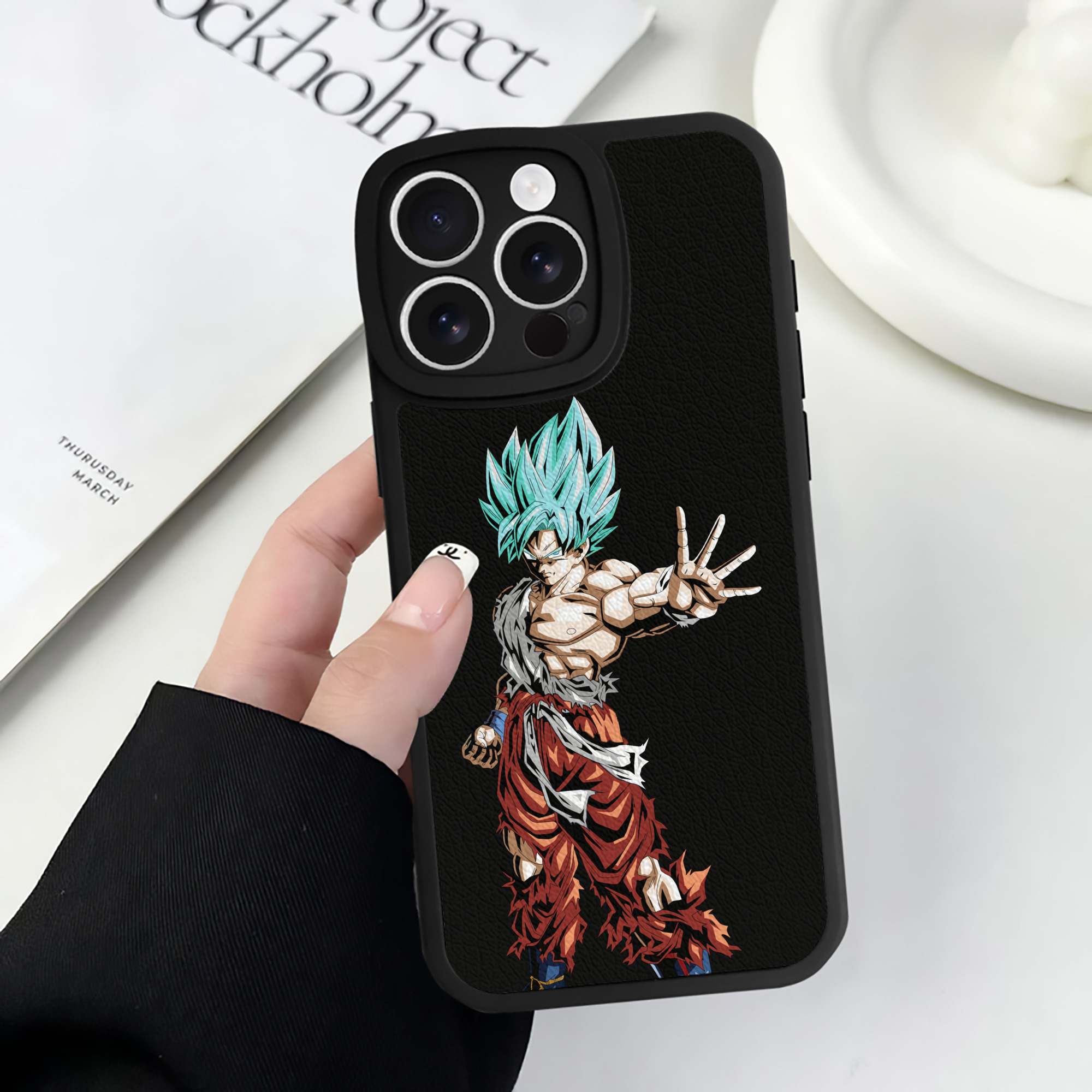 （画像用） ドラゴンボール 孫悟空（そん ごくう）Son Goku カカロット DRAGON BALL Kakarotto 【iPhone 16シリーズ対応】シリコンスマホケース（レザー調） 材質：シリコン
